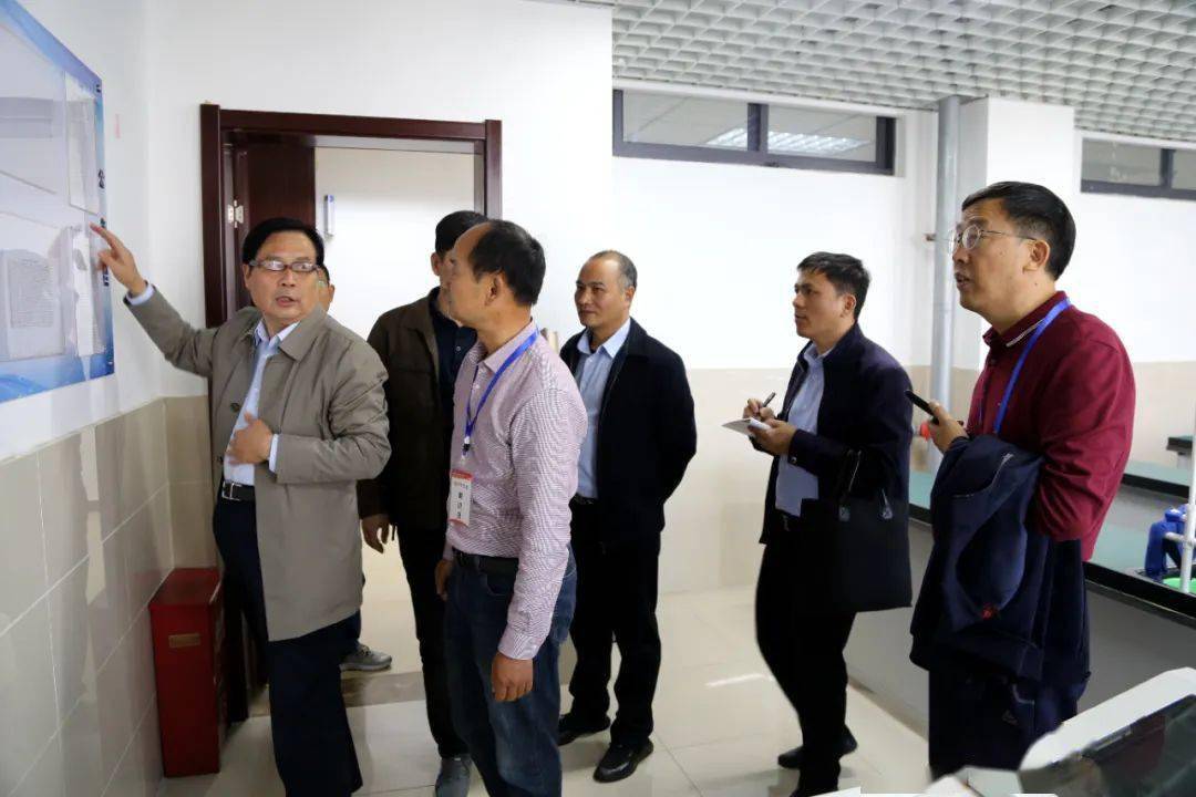 义务教育优质均衡评估专家组来舒城二中调研优质均衡创建工作_一行