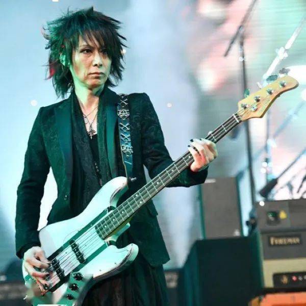 据日媒消息,出身于日本兵库县的x-japan乐队成员贝斯手heath(原名森