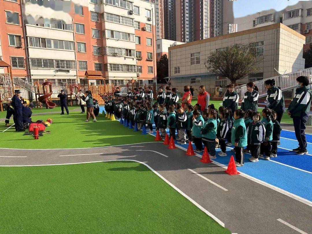 11月7日,群众路街道金陵湾一期幼儿园开展"119消防安全知识"宣传