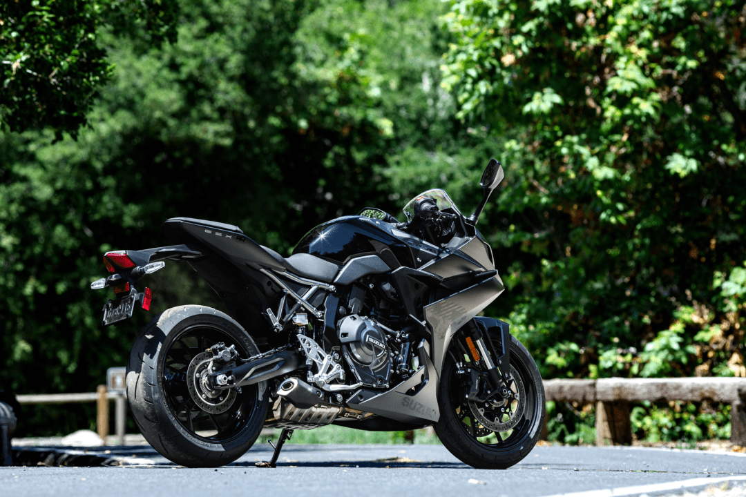 户外特写:suzuki 全新中型街跑车 gsx-8r_搜狐汽车_搜狐网