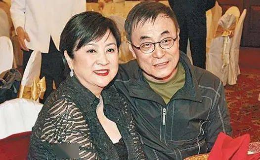 这段渣男往事,让我觉得谢霆锋不会结婚了_谢贤_狄波拉_萧芳芳