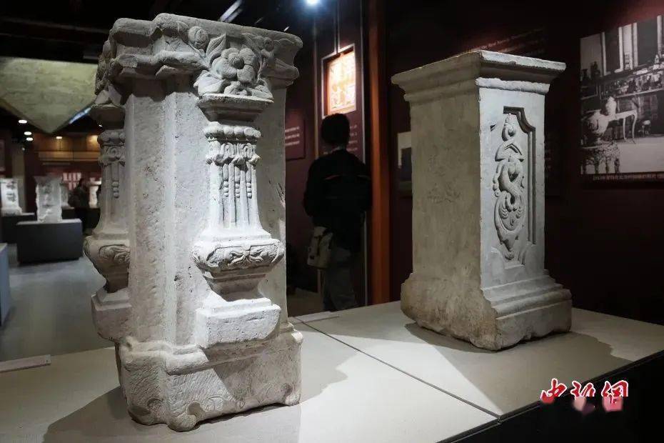 此次回归的石柱共7件,均为汉白玉材质,通高约80~92cm,立面有雕花造型
