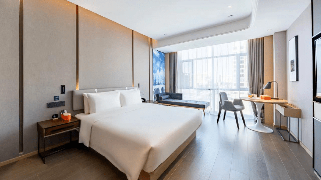 中央空调,干湿分离,有免费wifi,24小时热水,房间床垫是亚朵特有的普兰