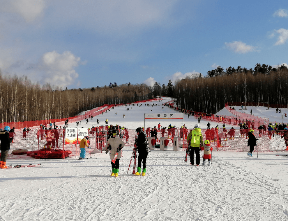 长白山西坡滑雪场图片