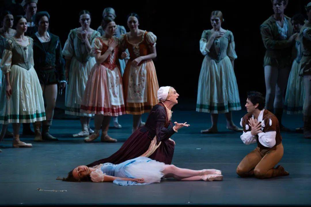 昨晚美国芭蕾舞剧院《吉赛尔》扣人心弦_观众_的幽灵_阿尔伯特