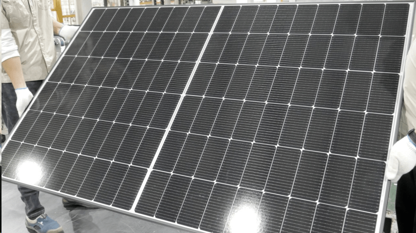 矩形硅片组件产品正在迅速的占领光伏市场,从发布的新品数量和量产的