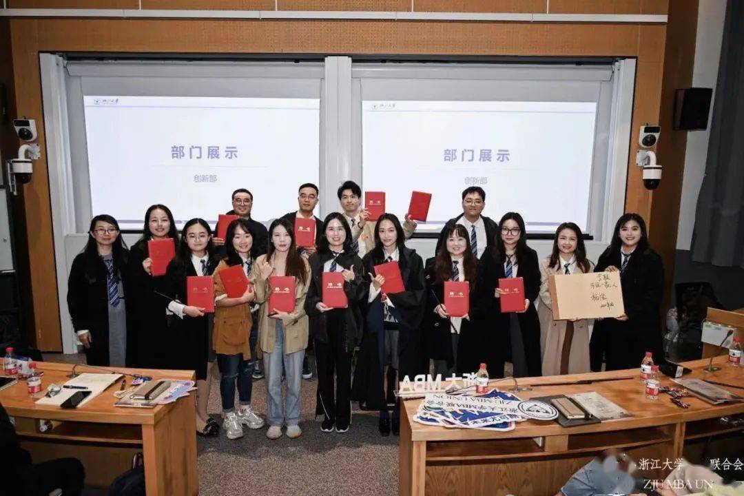 芸,管欢庆,高鋆02创新部创新部成员:李培浩,周静洋,芦艺,方怡,孔灿慧