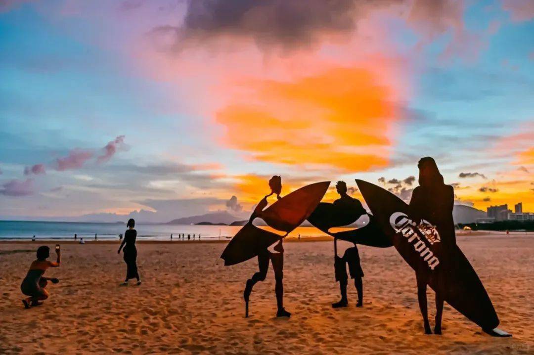 手捧饮品日落吧sunset bar坐落着一家贩卖落日的宝藏地在神州半岛的