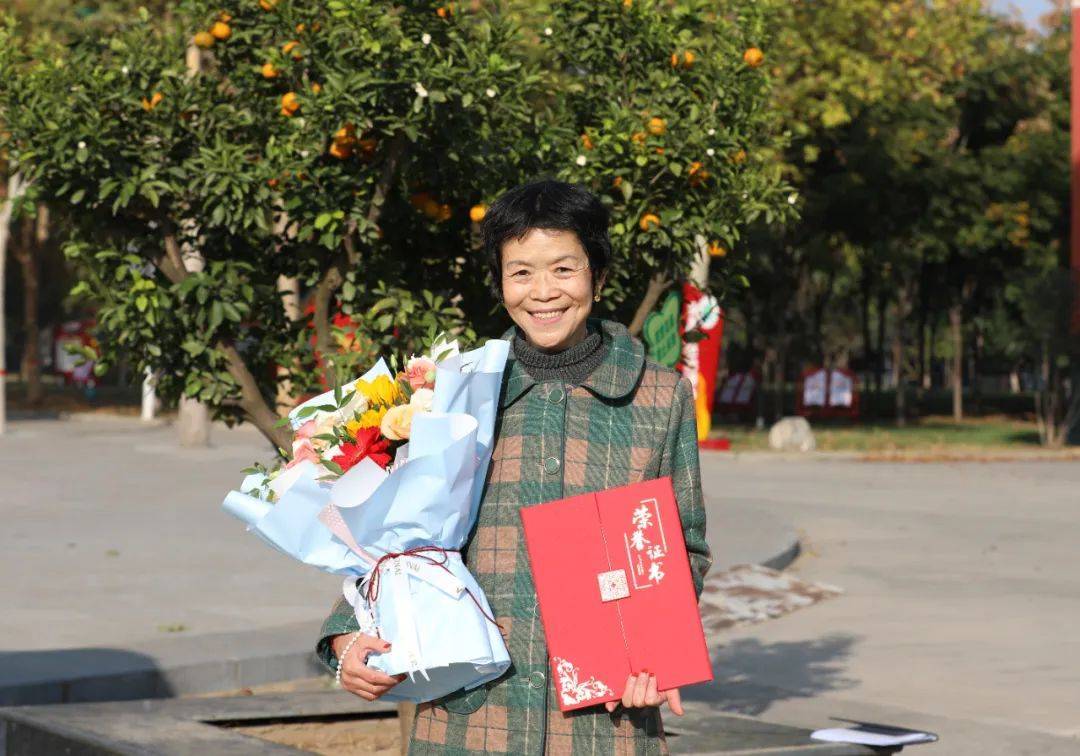 一路同行 感谢有您 | 温县一中举行2022—2023年退休教师欢送会_王娟