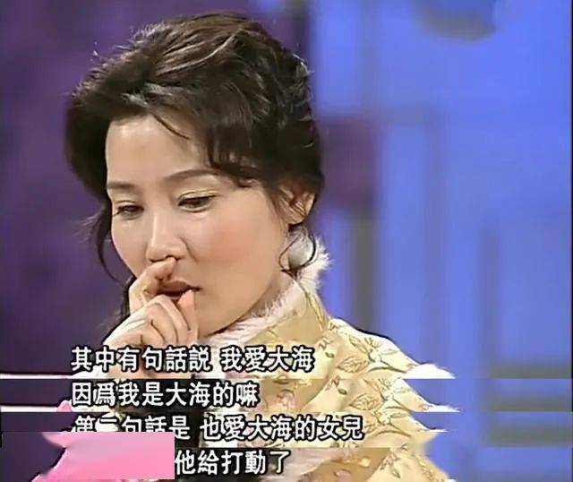 何赛飞哭上热搜!