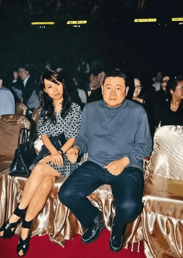 刘銮雄力挺妻子,都是前任的错,一分钱也不会分给她_吕丽君_大刘_甘比