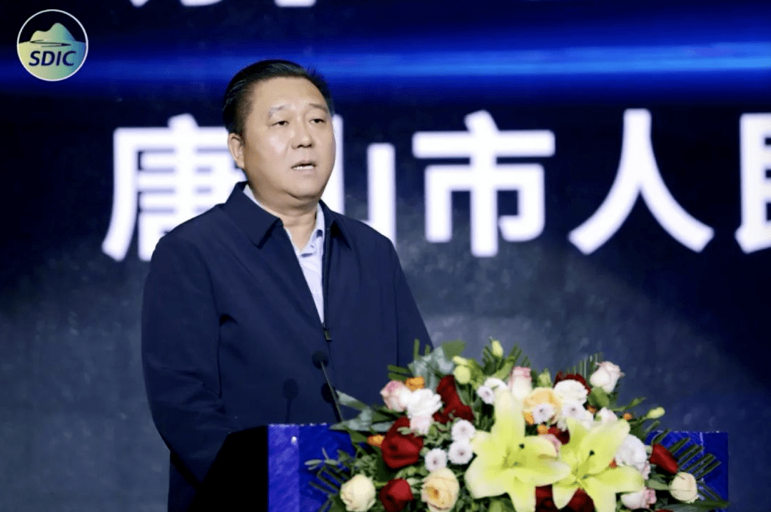 唐山市副市长郝志军在致辞中指出,钢铁产业是唐山市支柱产业,是贯彻新