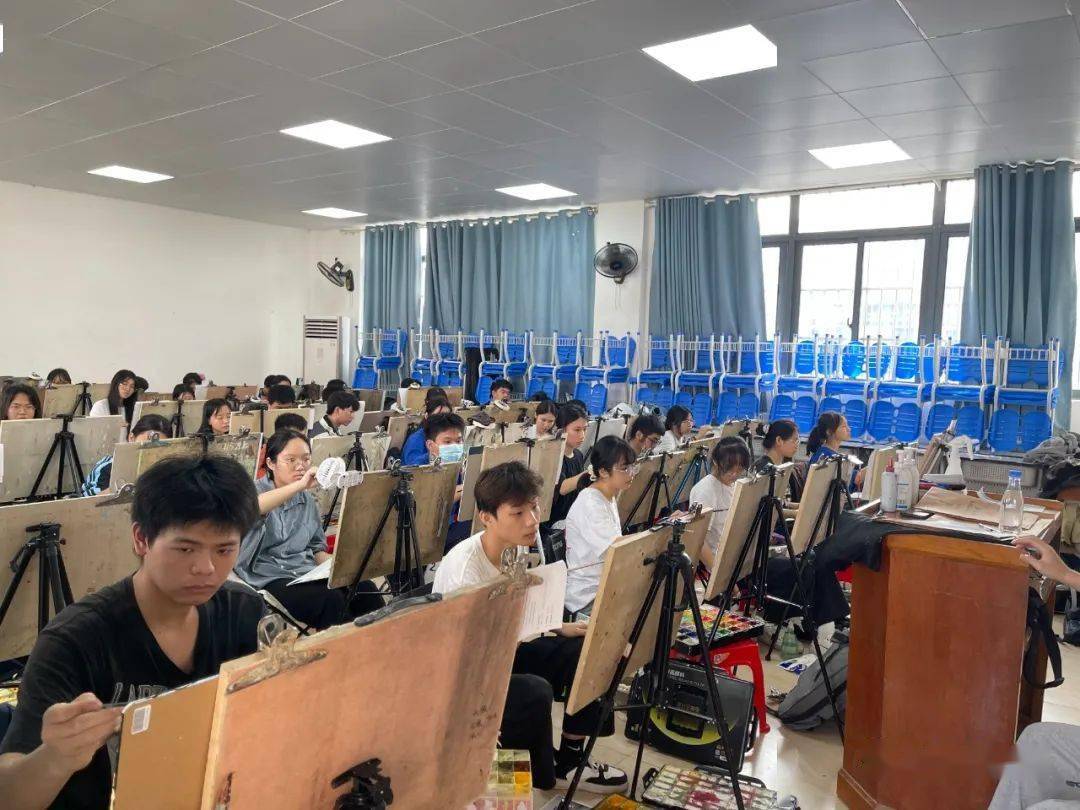 【直击】广西2024届美术高考艺成第二次模拟考考试现场