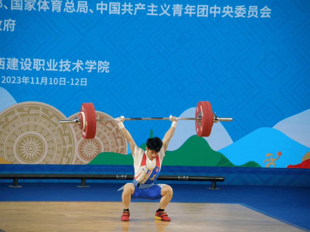 学青会快讯丨逆势翻盘！广州队王威东斩获男子举重55公斤级冠军_体育_比赛_技术动作