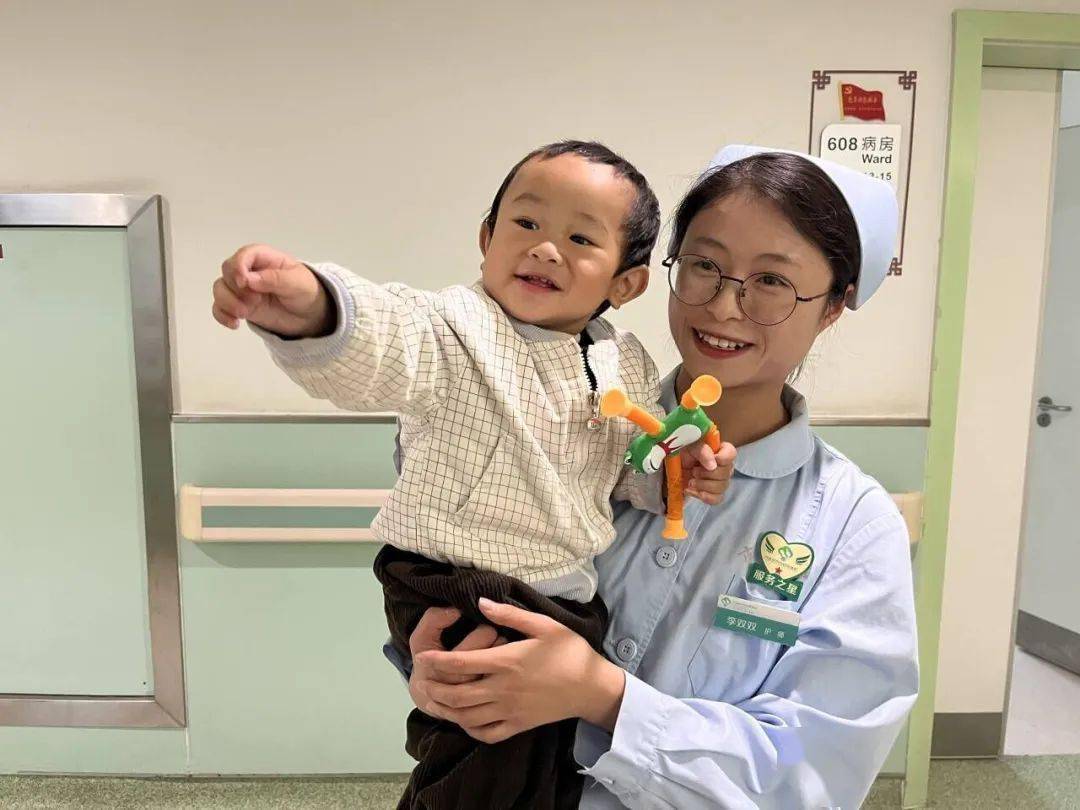 李双双:用微笑温暖每一位患儿 用心呵护每一个生命_孩子_护理_服务