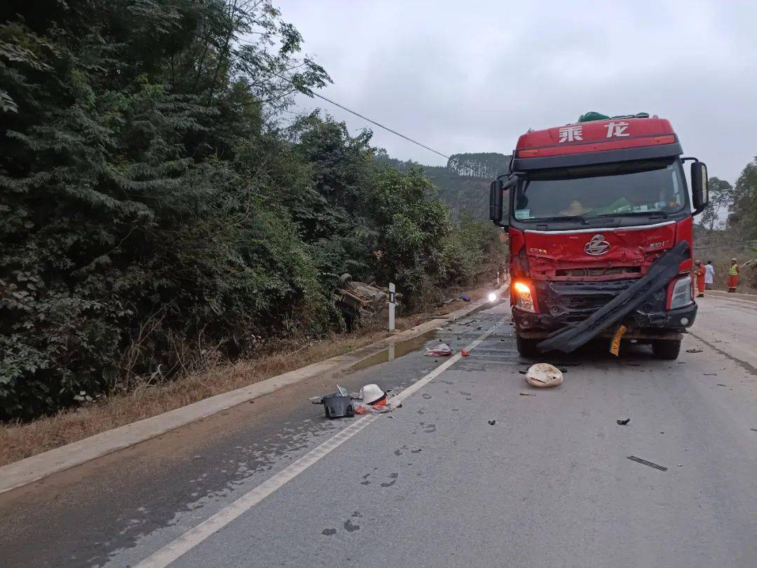 广西发生车祸 1人死亡图片