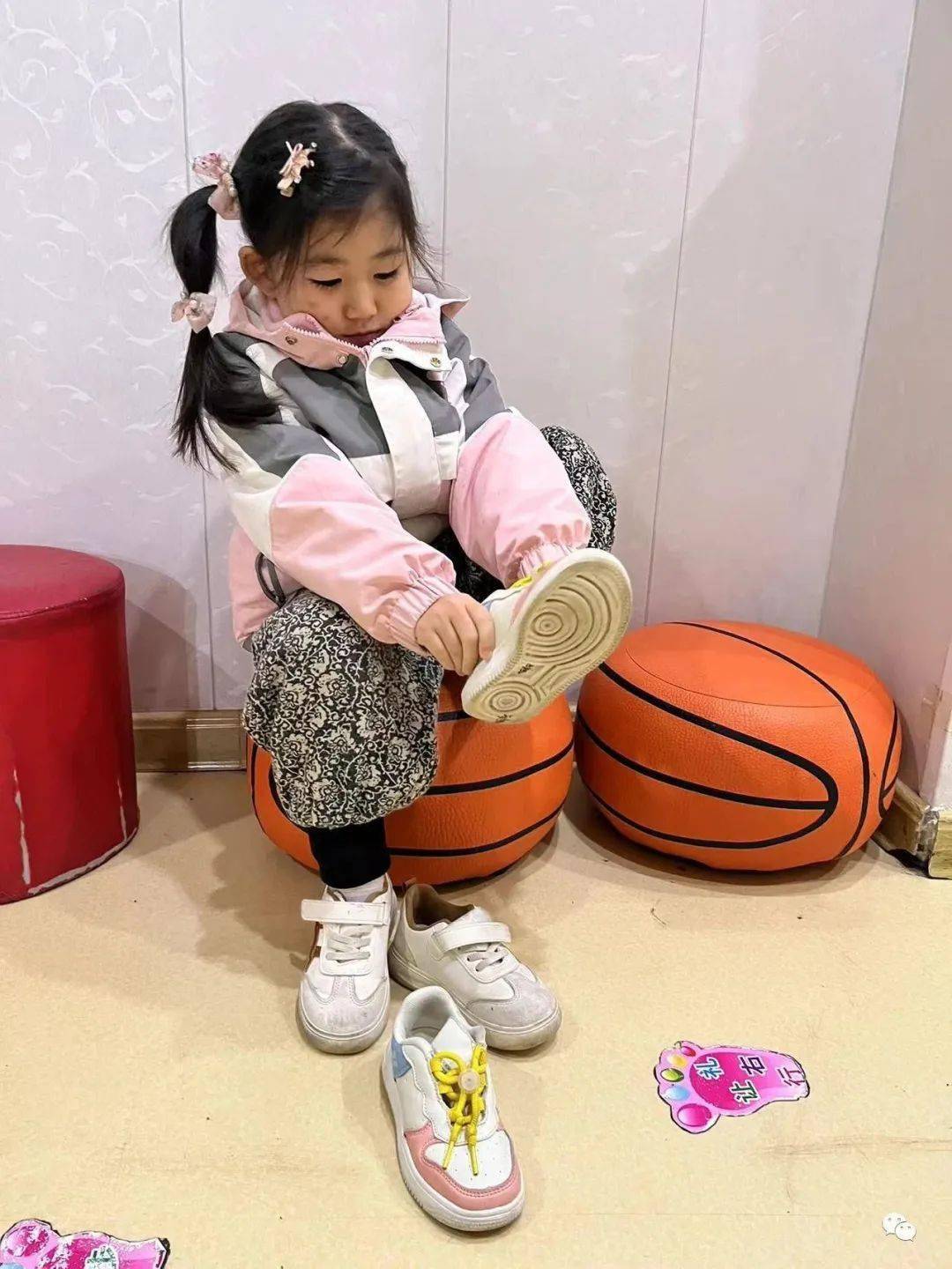 至德61关铝幼儿园【今天,你换鞋了吗?】_小朋友_孩子_家长