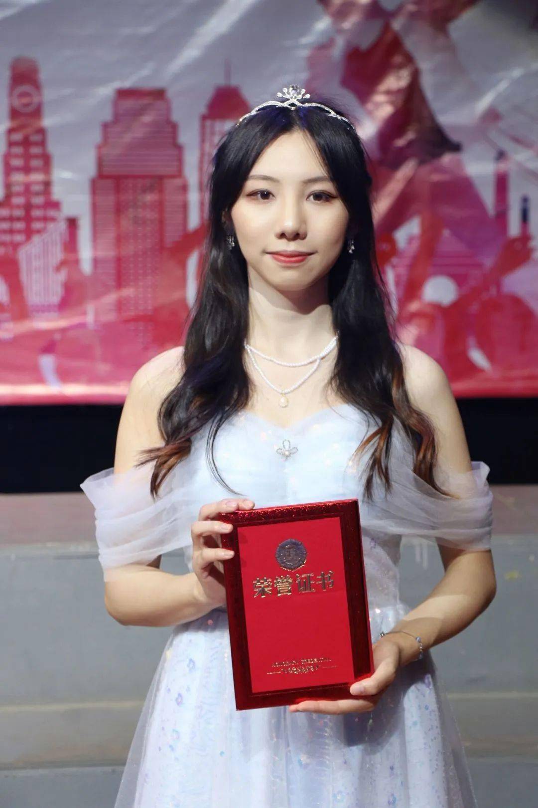 伍晓唯非专业组冠军罗覃丽亚军李嘉琦季军甘宜鑫专业组冠军谢荣高亚军