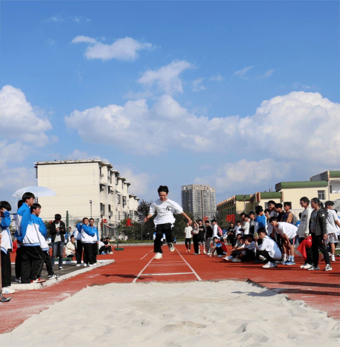 和谐创新,阳光健美——安顺市民族中学这场运动会超"燃"_趣味运动_健