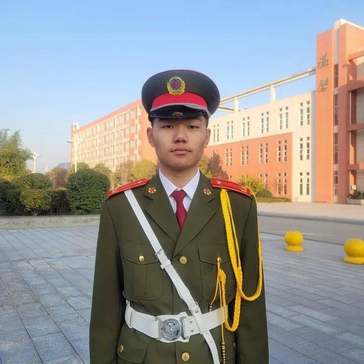 回忆加入国旗护卫队的三年时光,有训练的辛苦,时间冲突的矛盾,但更多