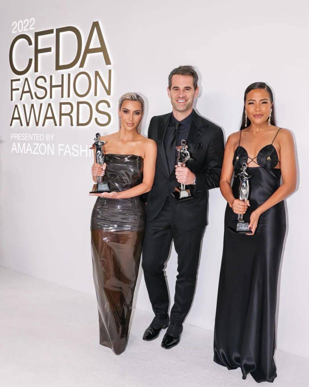 估值300 亿的 skims 离不开这个「卡戴珊背后的女人」_emma_ins_品牌