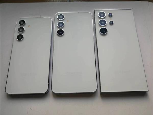 唯一一款骁龙8 Gen3鸡血版小屏旗舰！三星Galaxy S24机模上手(图3)