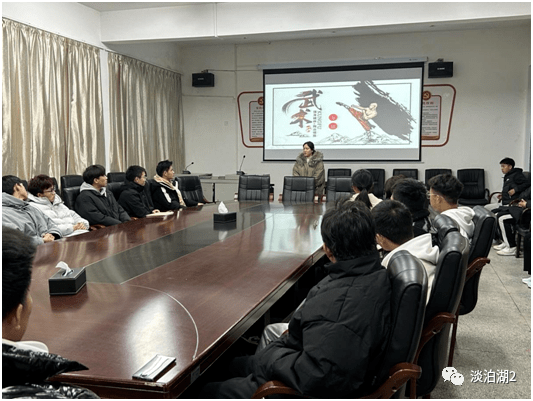 图为校武术队李沐遥分享学习武术的心得体会接着,由体育学院武术专项