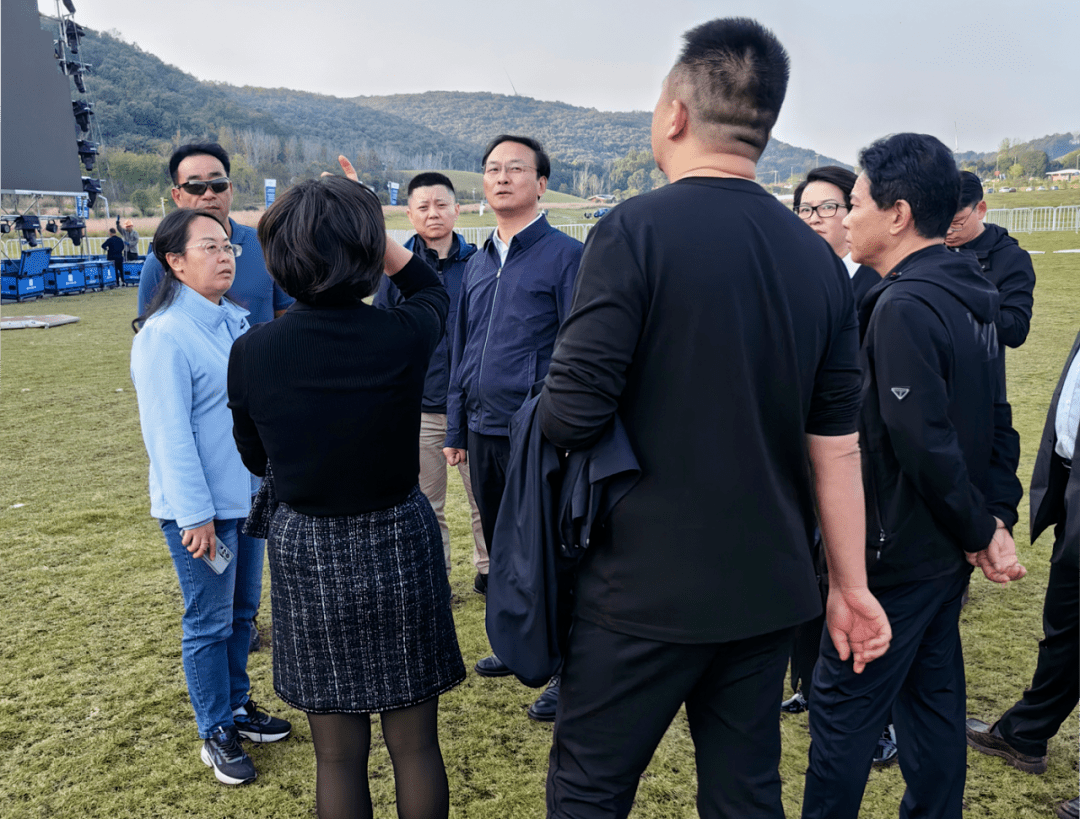 11月9日,新城悦中南区域公司总经理于浩陪同荆门市东宝区区长董勇,区