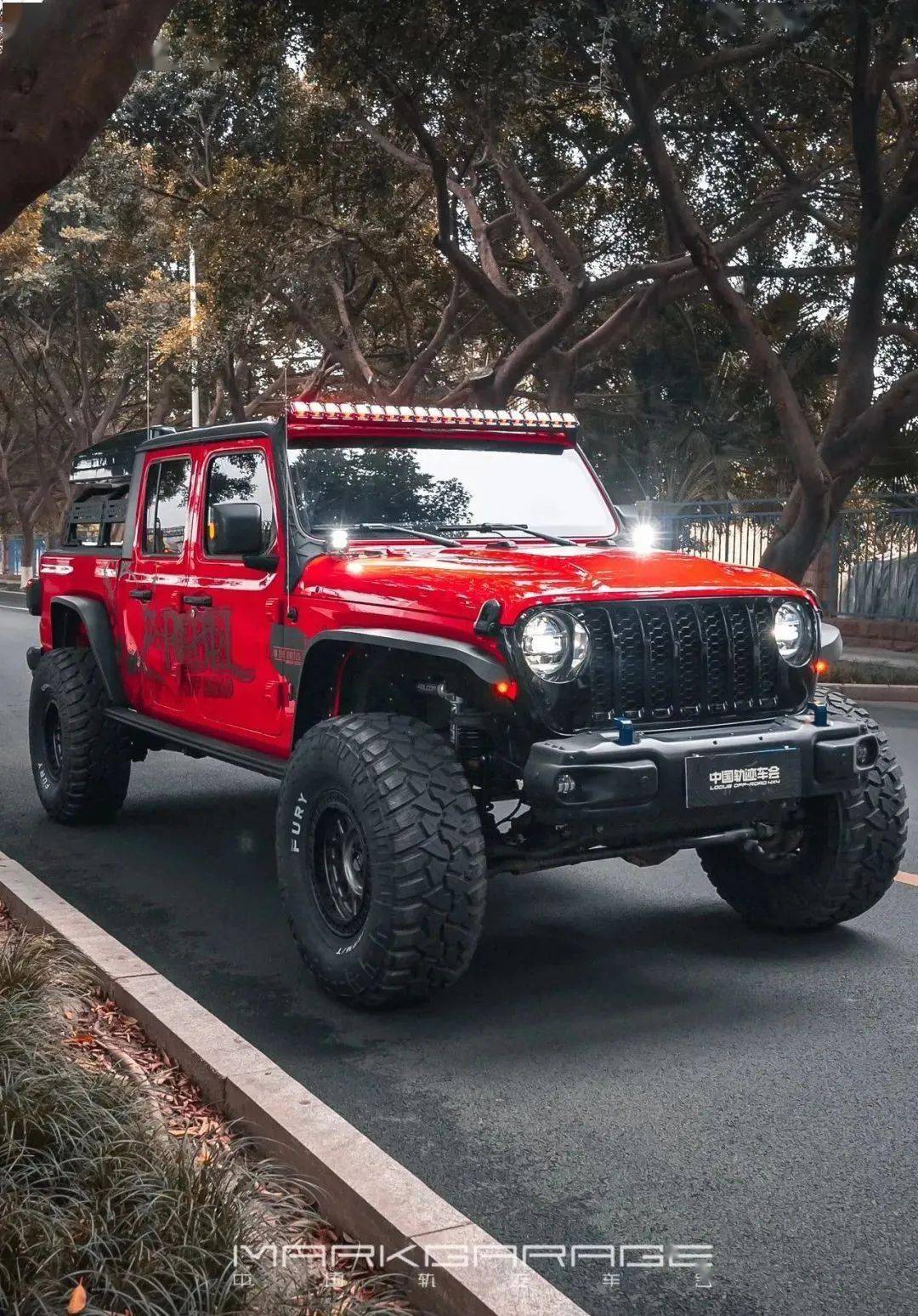 牧马人角斗士3.5寸红色案例