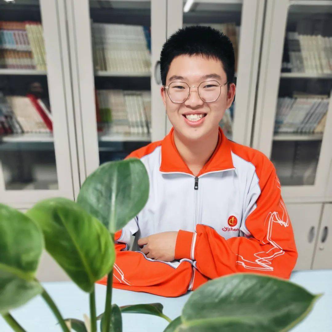 翩翩起舞的日子都是对生命的辜负champion刘鹏宇高二38班初中毕业学校