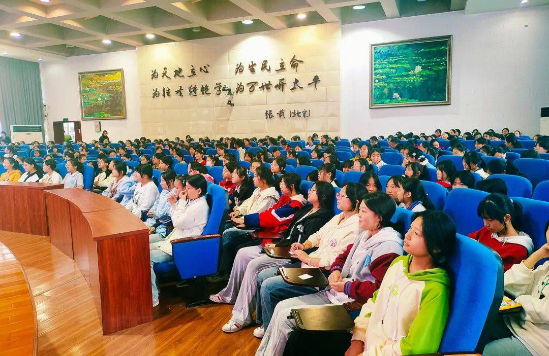 关注我们重庆市第三十七中学校视频号 公众号供稿:学生