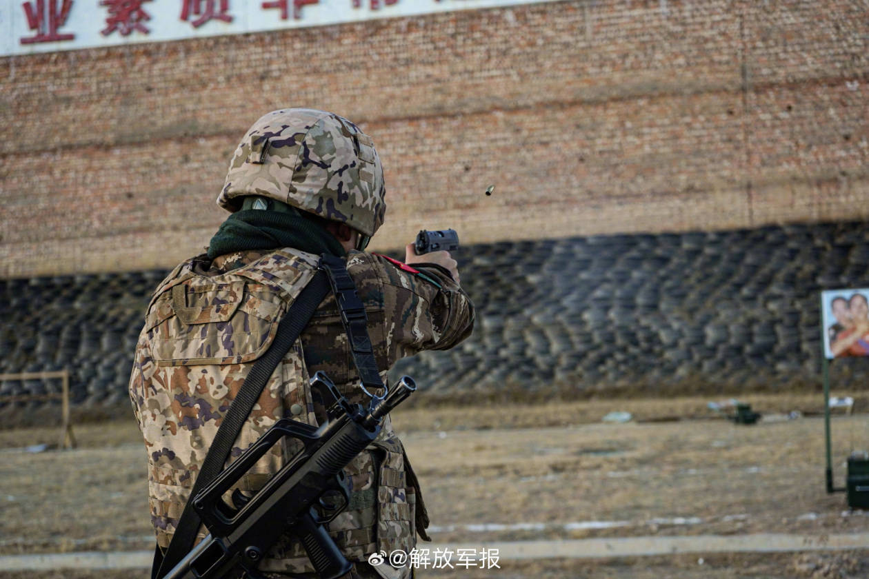 高原严寒,武警特战分队开展多课目连贯训练_武警青海总队_进行_海北