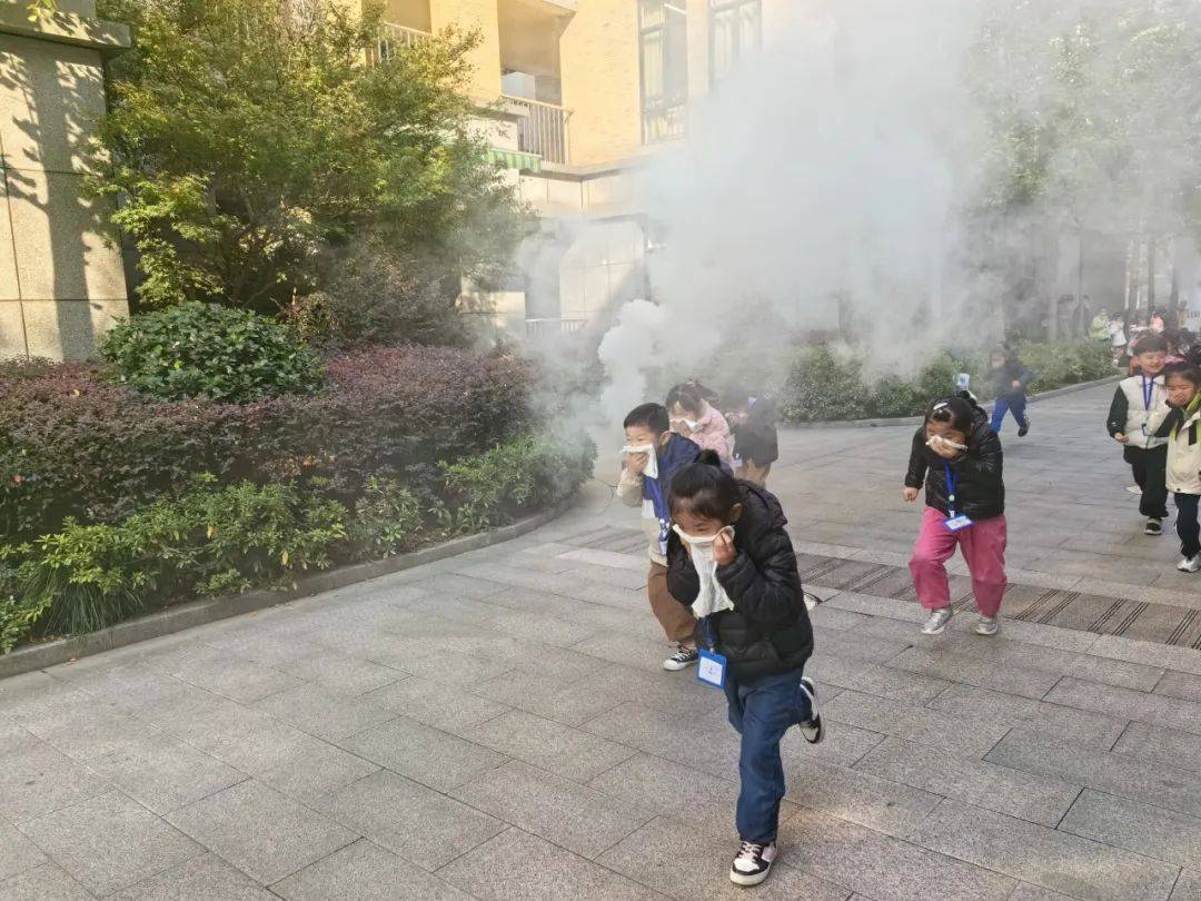 防患于未"燃" 安全记心间——杭州市临平区星桥第二小学消防安全演练