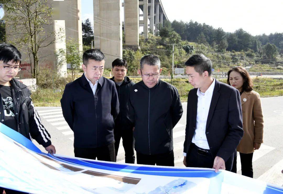 州委书记,州总河(湖)长唐德智在乌江流域龙里县三元河猴子沟开展巡河