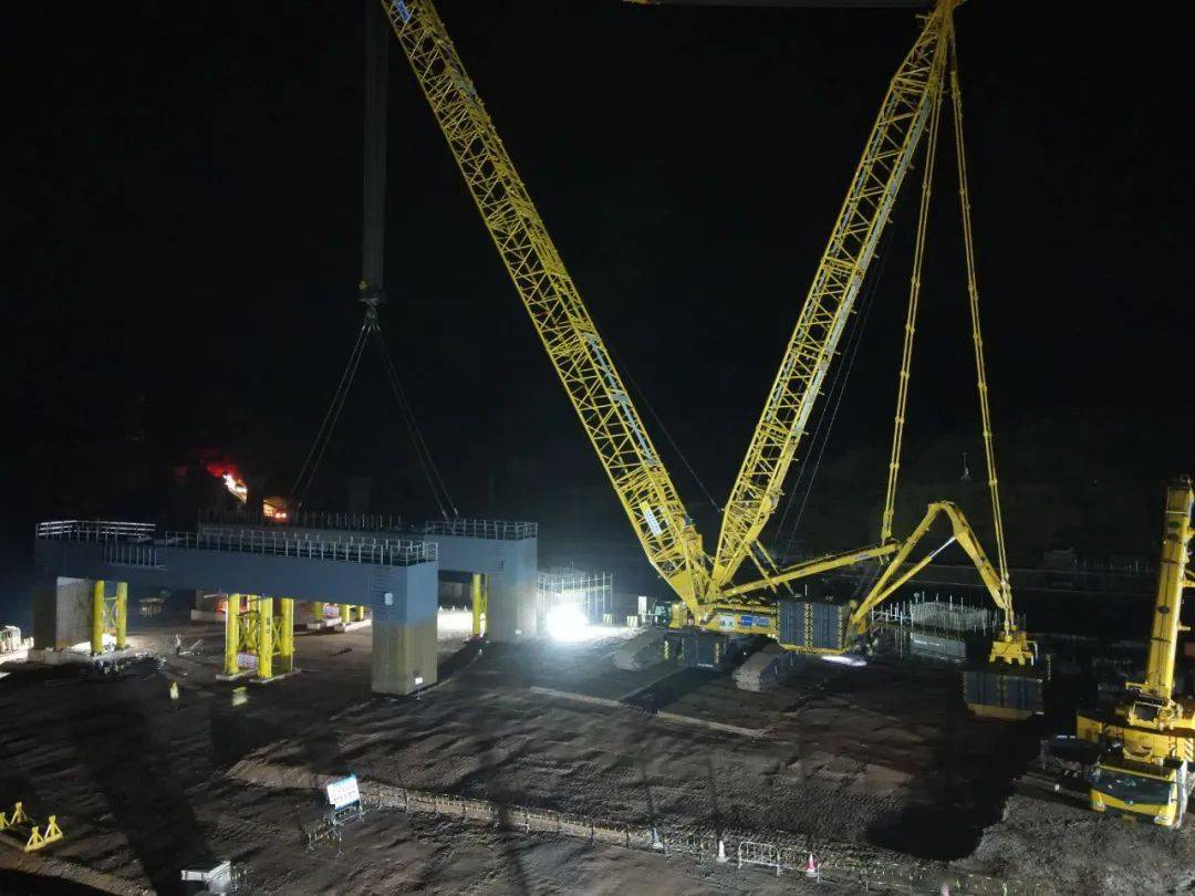 荣庄左联络线单线特大桥7#,8#墩钢盖梁桥顺利完成首吊_施工_公司_钢梁