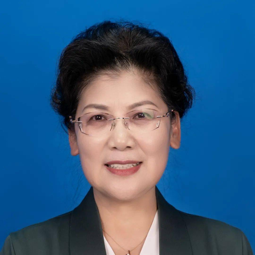 孙秀梅山西省实验中学原校长刘景菲上海市书院中学党支部书记李 娟