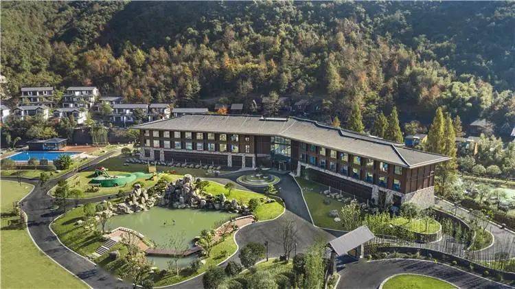 味开元芳草地亲子休闲度假精品高端度假品牌"芳草地"系列远近层峦叠翠