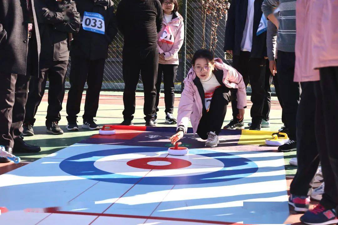 包含托球跑,3×3米方形跑,飞镖三个个人项目和趣味毛毛虫,同舟共济