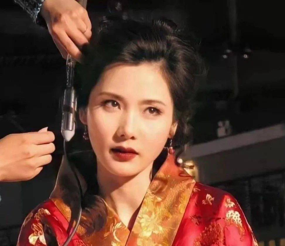 娱乐圈第一颠婆,是她吧?_何赛飞_金鸡_阿姨