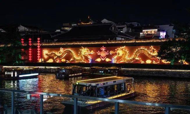 南京旅游晚上推荐来夫子庙街区,六朝粉黛尽在秦淮河畔,夜景太美