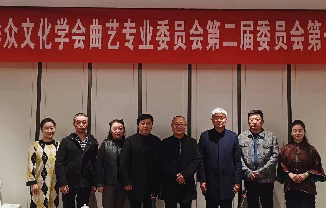 据曲艺专业委员会秘书长蔡敬东介绍:本届专业委员会年轻委员居多,这