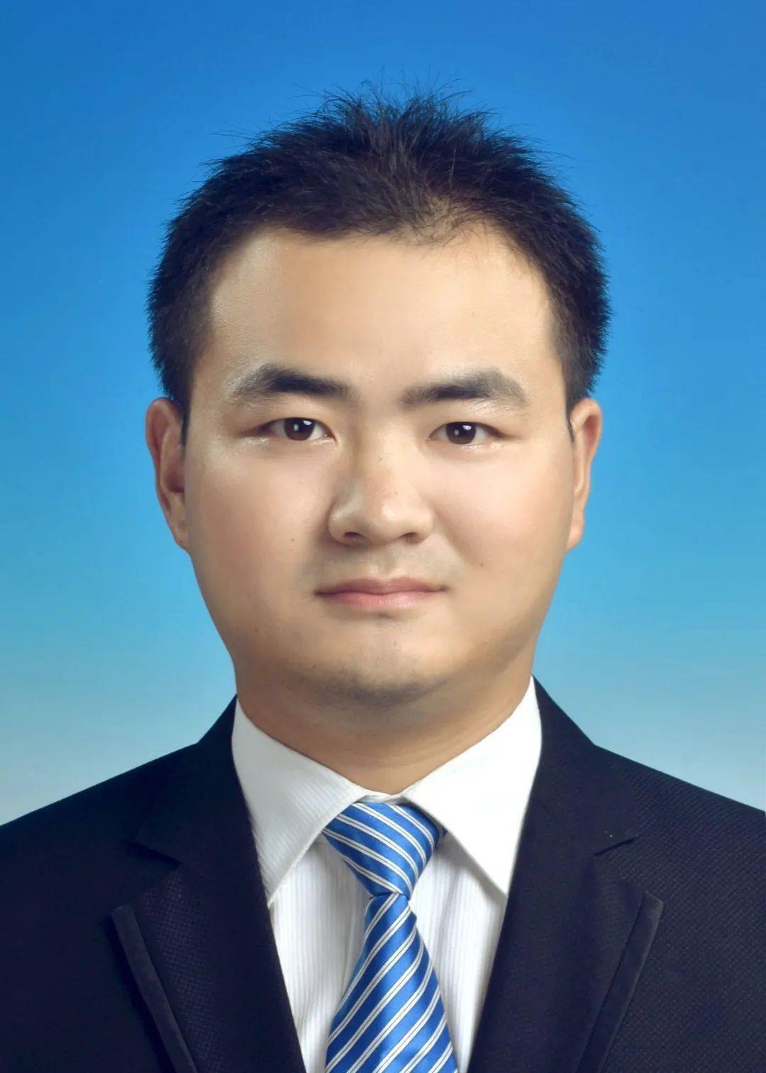 所授课程:社会政策,社会调查研究方法,社会学概论姓名:李正东 学院