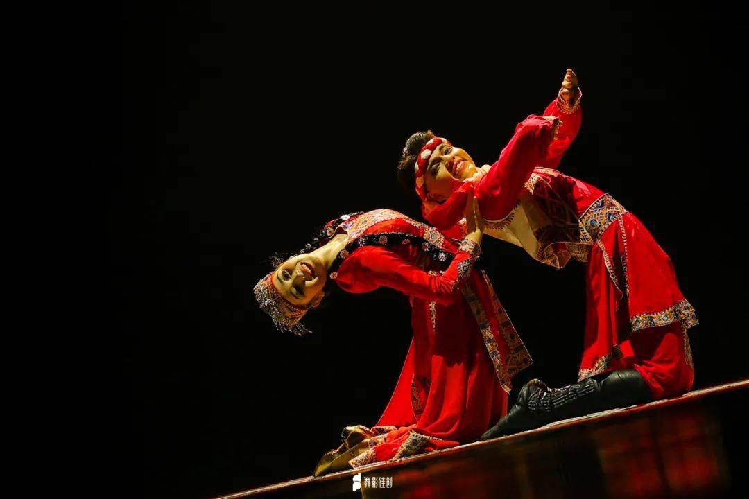 指导教师:古丽米娜·麦麦提,玉米提·吾布里编  导:再比江·阿地力表