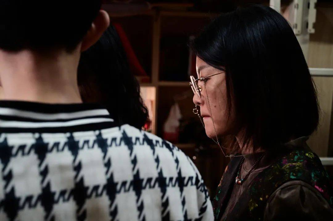 教师姓名:李聪作品名称:《"移"山海,"通"世界》学院:艺术传媒学院姓名