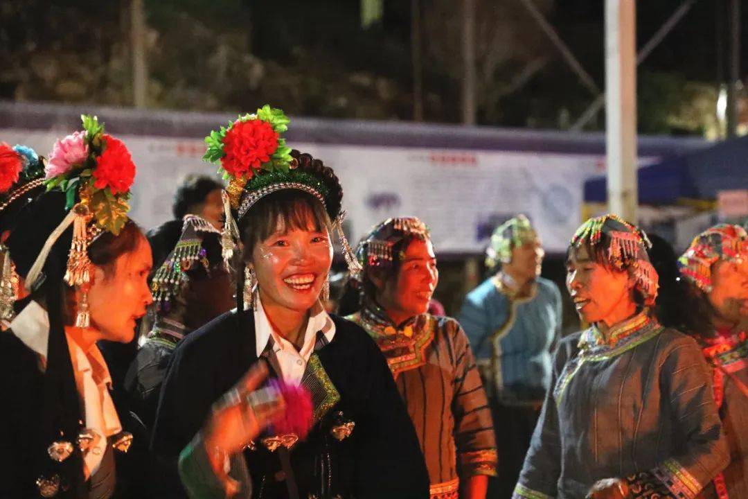 据了解,龙坝镇是墨江县哈尼族白宏支系居住最为集中的地方,神秘古老的