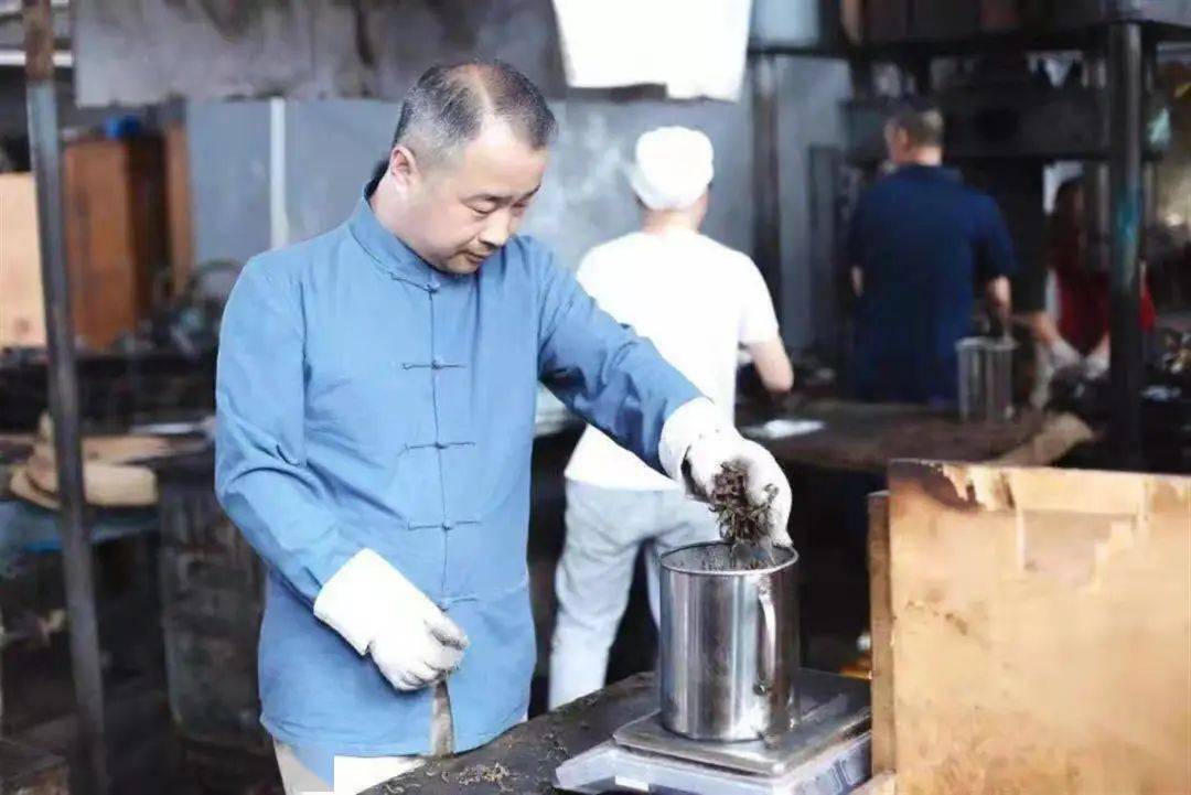 赵李桥砖茶制作技艺"第五代传承人" 陈军海入选"国茶人物·制茶大师"