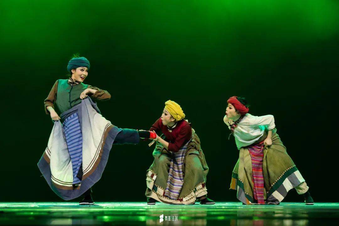 中央民族大学舞蹈学院2021级舞蹈表演民族英才班专场晚会精彩剧照