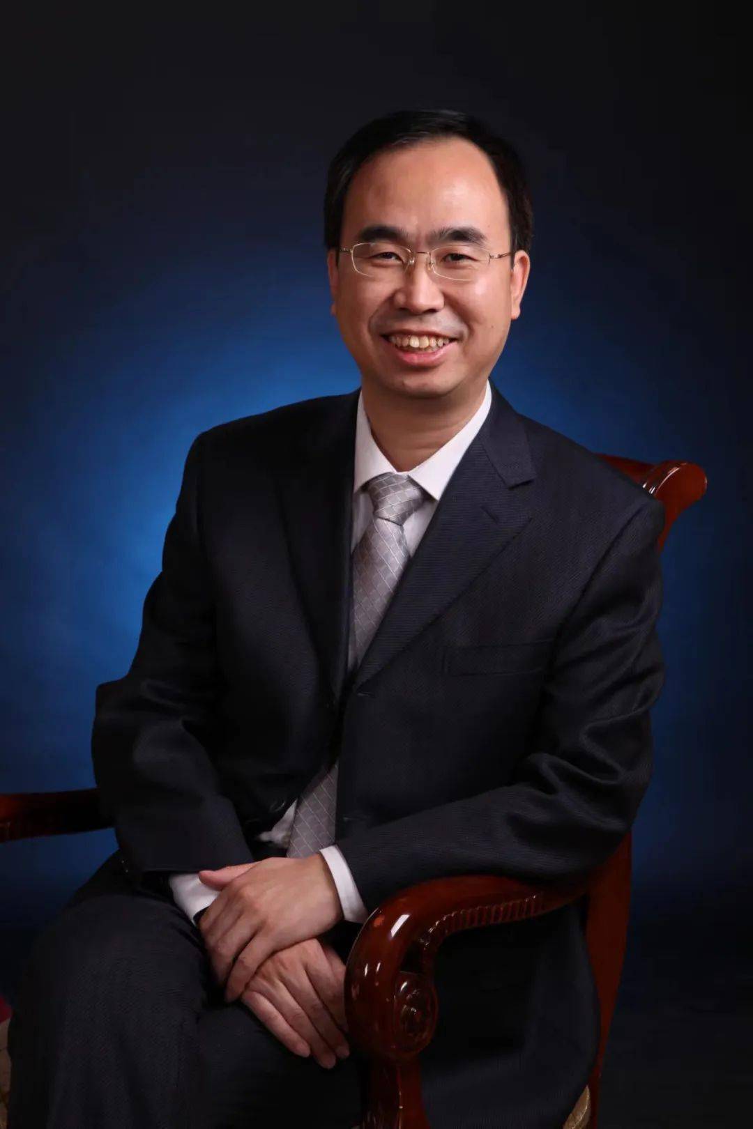 嘉宾介绍(按发言顺序)副局长 崔元甲——北京市怀柔区经济和信息化局