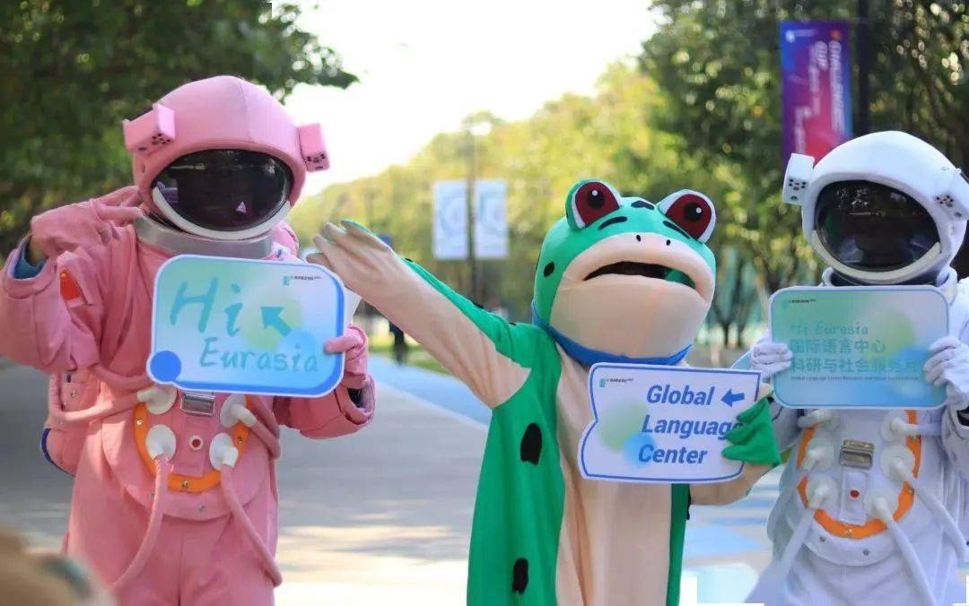 活动收获 | 国际语言中心 x 信息工程学院通专融合学术海报展_英语