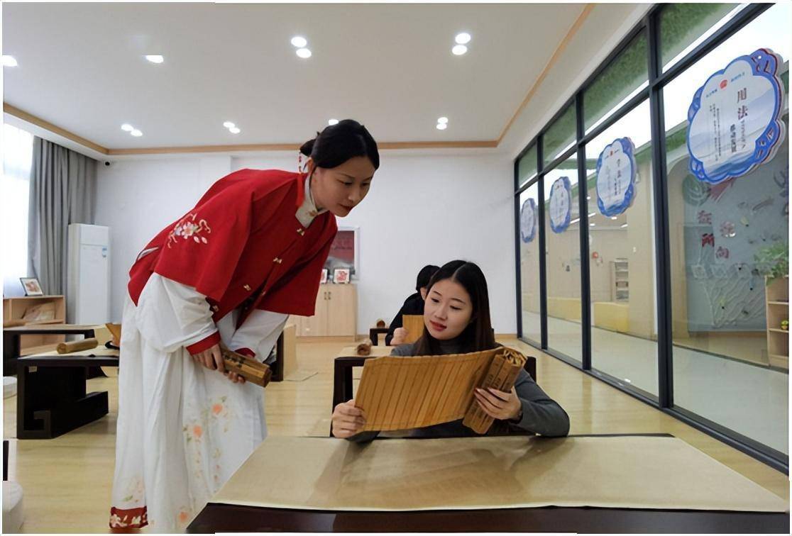 汶上县南站街道东和园社区儒学讲堂位于东和园党群服务中心,讲堂面积